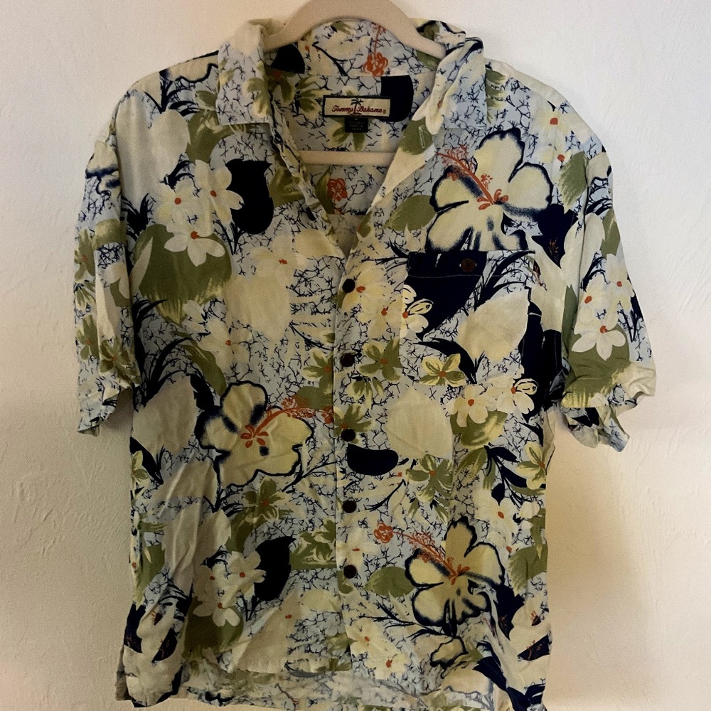 Tommy Bahama 100% Silk Floral Hawaiian Shirt – Size M